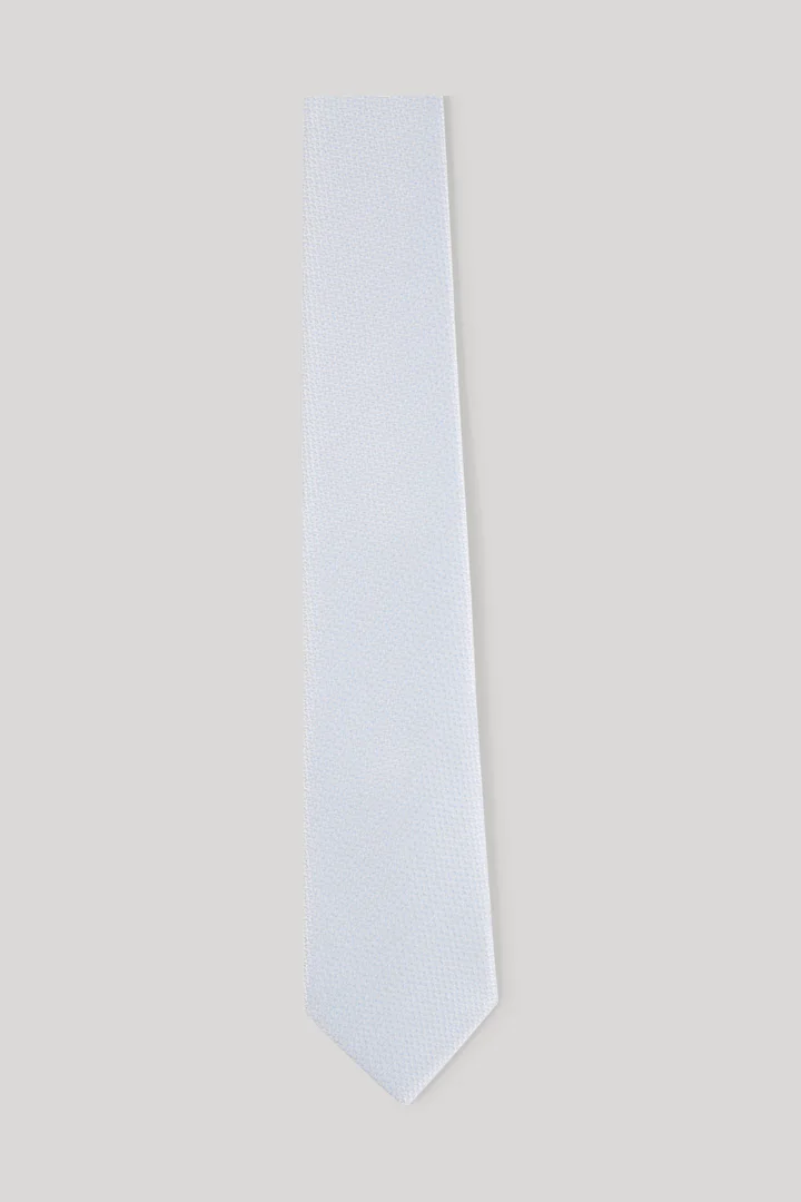 Leads to product detail page "Light blue patterned tie"