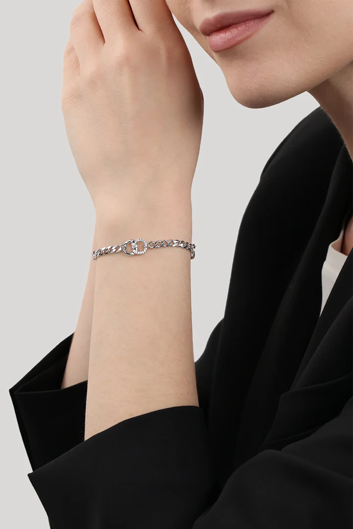 Leads to product detail page "Silver bracelet with zirconia pendant"