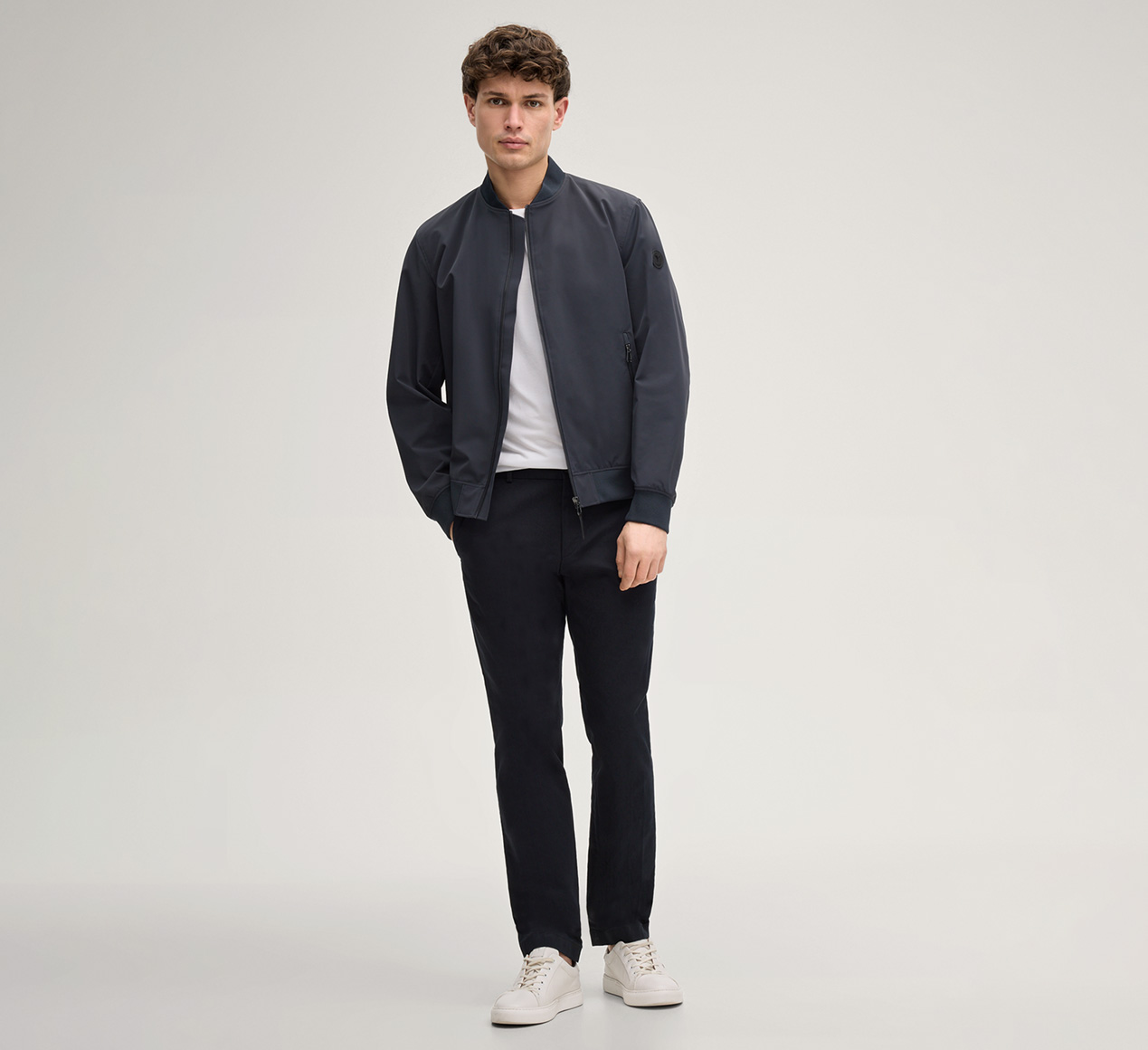 JOOP! präsentiert das Produkt Blouson Carlos in Navy aus der Kategorie Jacken