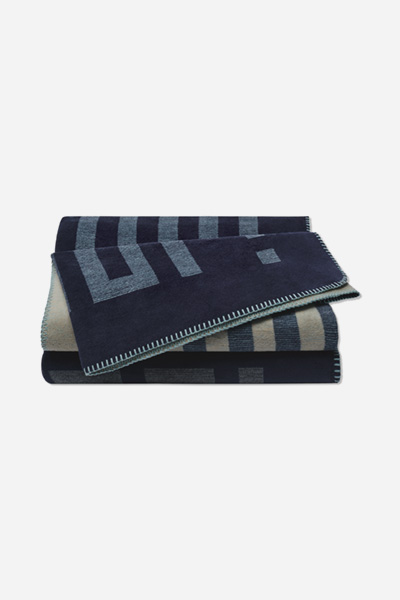 Führt zu Produktdetailseite „JOOP! BARS Wohndecke 150x200 cm, navy"