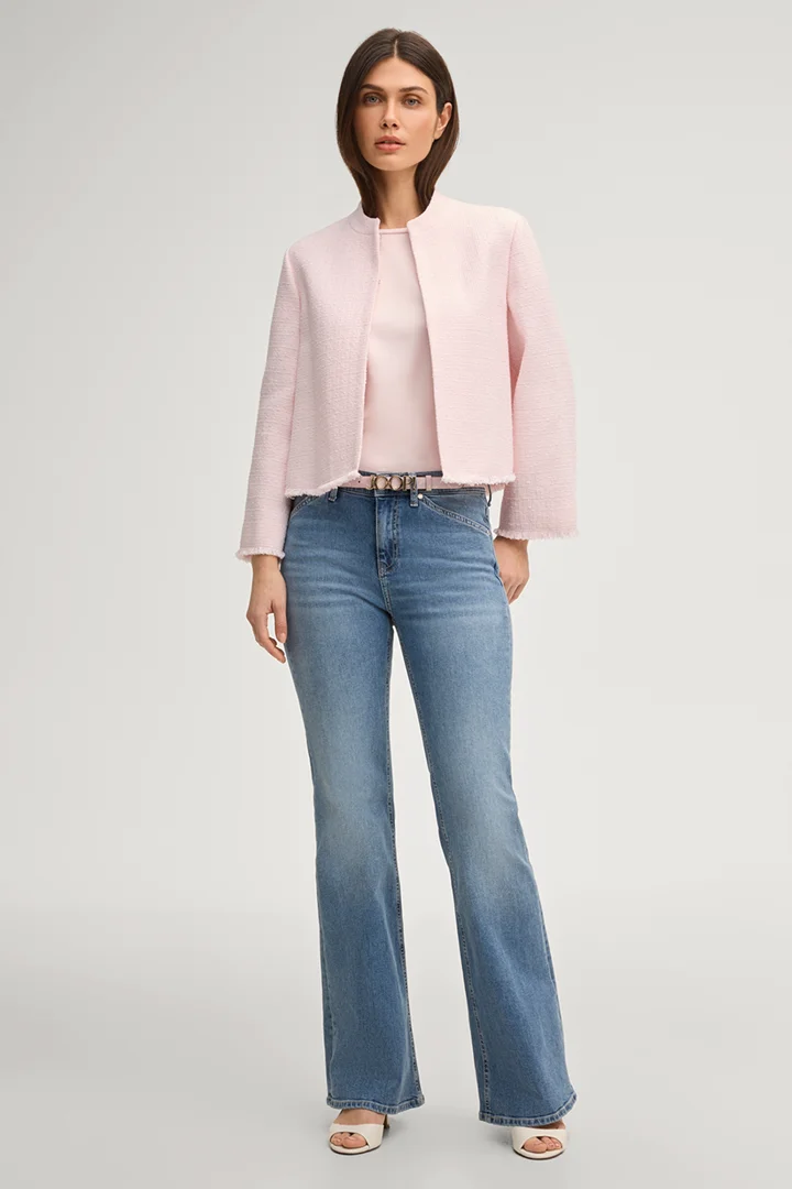 Leads to product detail page "Taila T-shirt in Rosé"