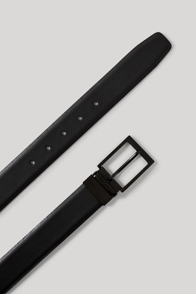 Leads to product detail page "Leather belt in charcoal grey"