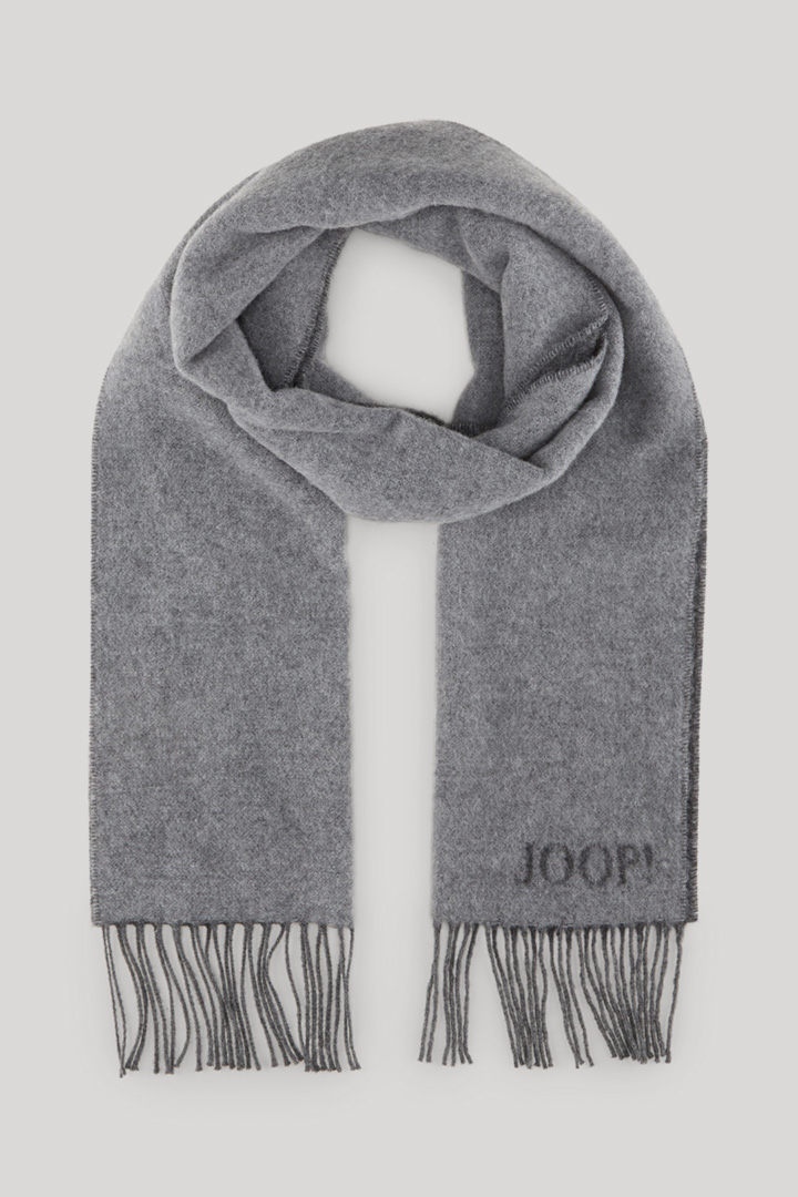 Leads to product detail page "Larsen Scarf in Anthracite/Grey"