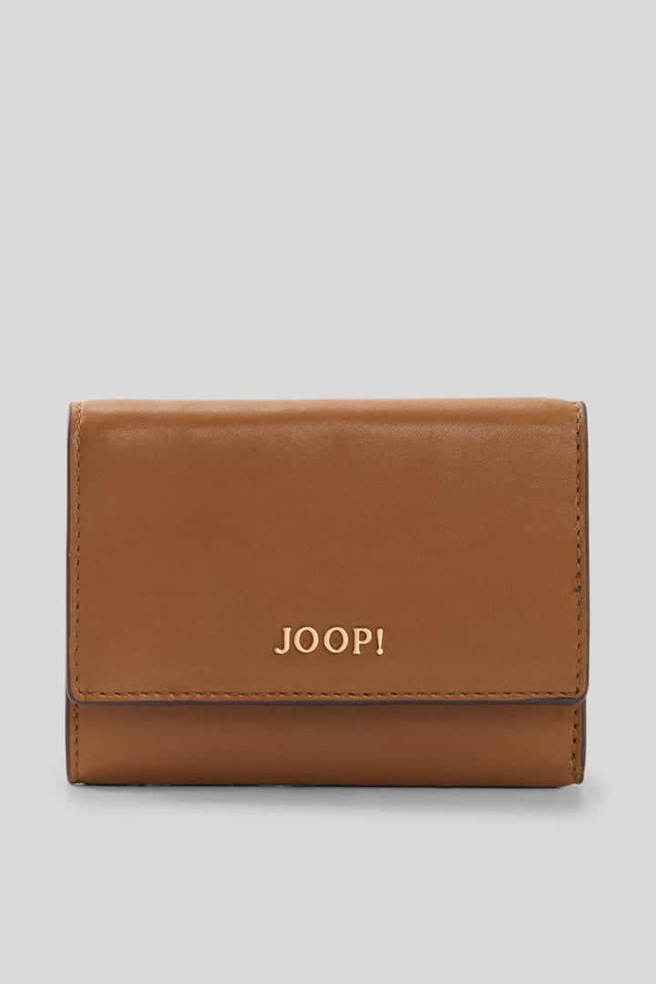 Leads to product detail page "Dattilo Alida Wallet in Cognac"