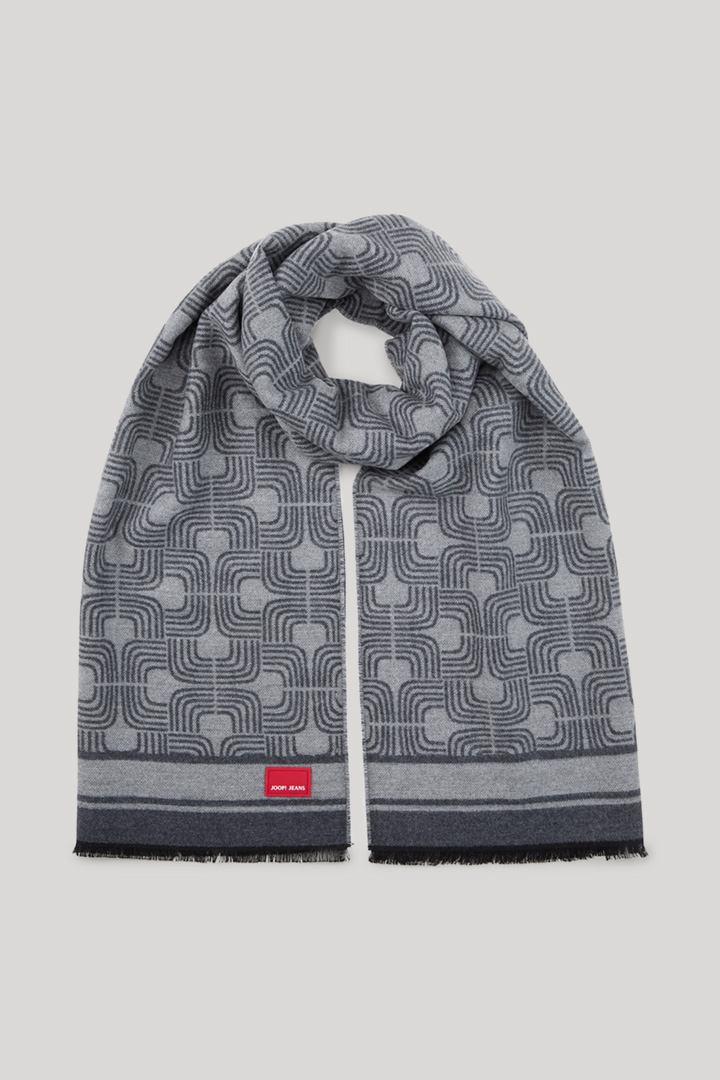 Leads to product detail page "Lando Scarf in an Anthracite/Light Grey Pattern"
