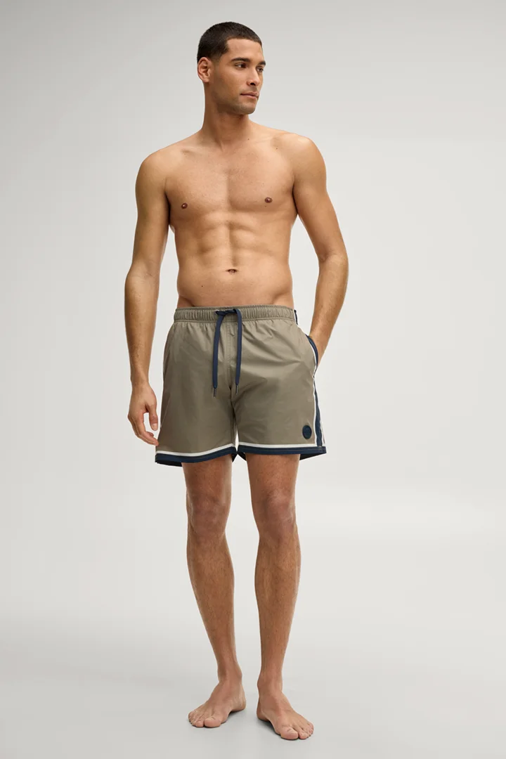 Leads to product detail page "Swimming shorts in olive green"