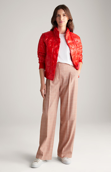 Spodnie z diagonalu w beżowo-czerwoną kratkę