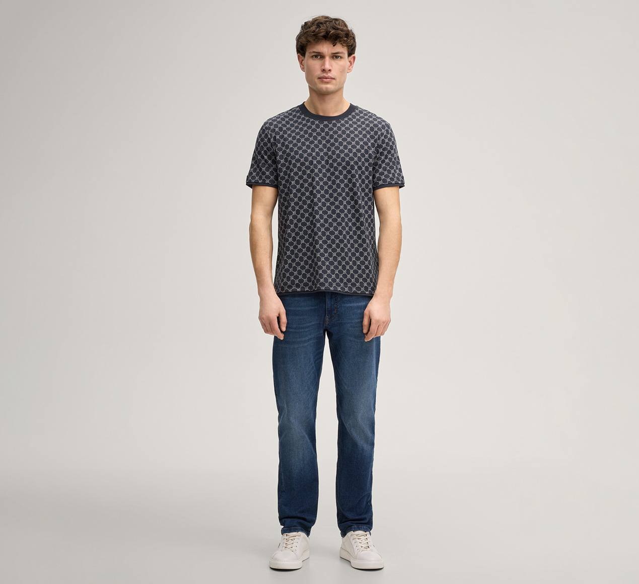 JOOP! präsentiert das Produkt Cornflower T-Shirt Victormanuel in Navy aus der Kategorie T-Shirts & Sweats