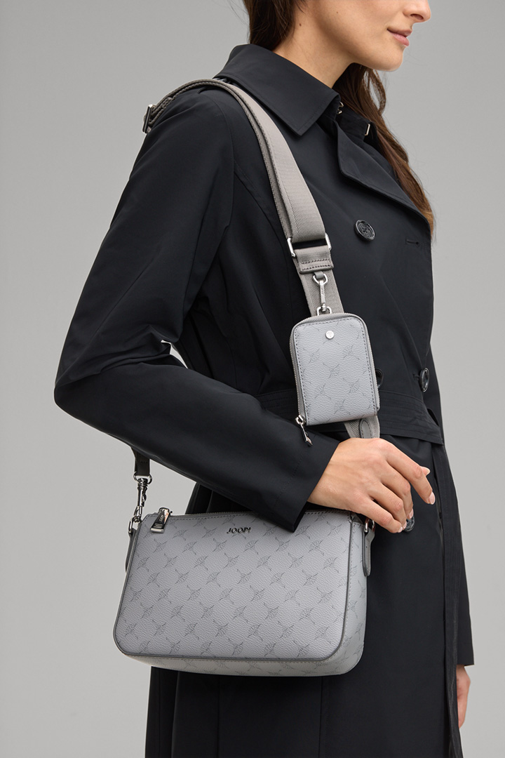 Führt zu Produktdetailseite „Schultertasche Cortina Jasmina in Hellgrau gemustert"