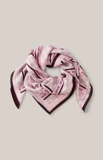 Scarf in a pink pattern
