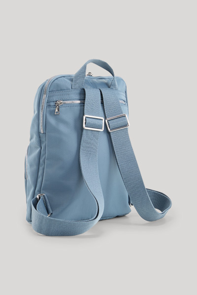 Leads to product detail page "Giocoso nivia rucksack in light blue"