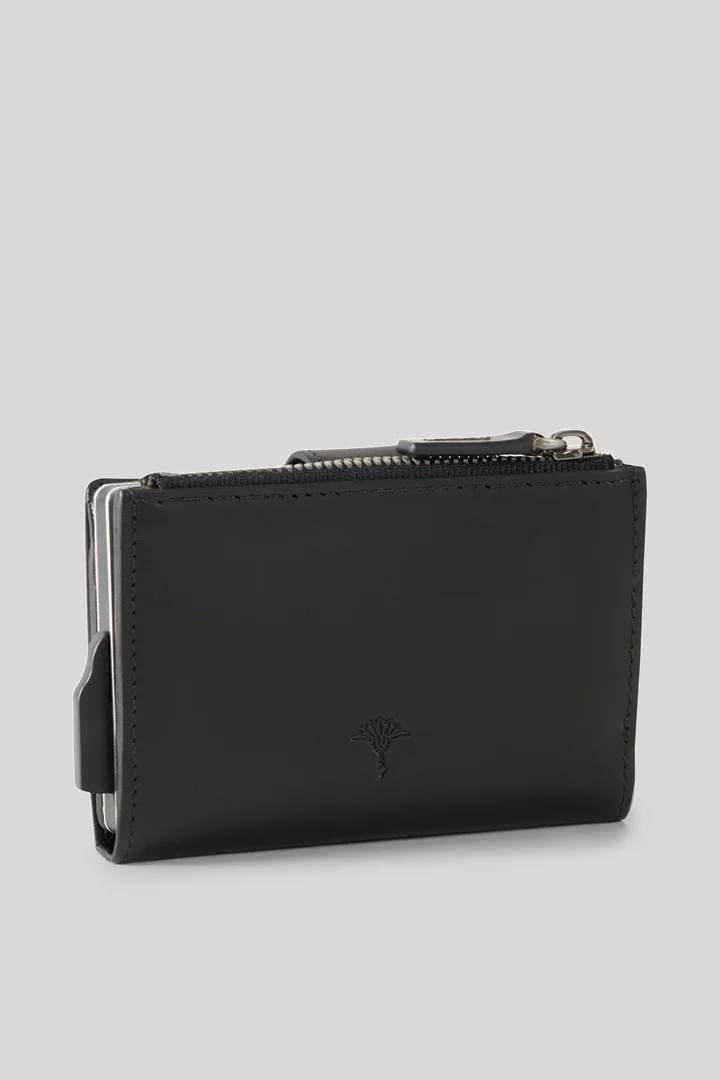Leads to product detail page "Cerratano c-four e-cage wallet in black"
