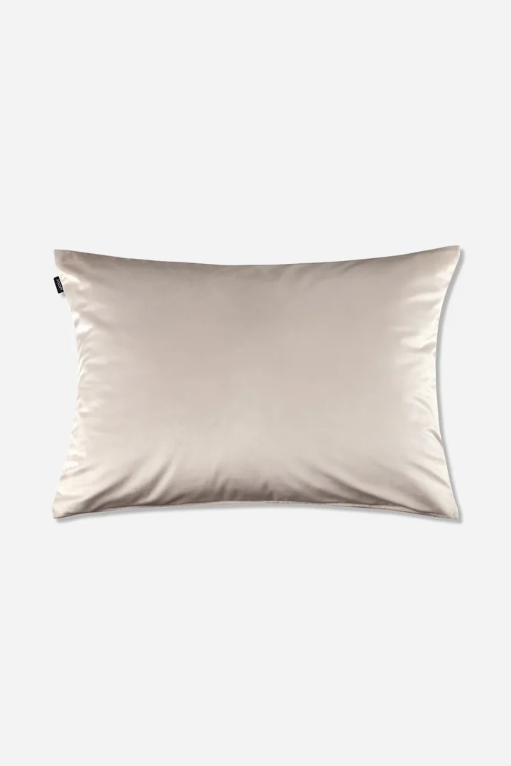 Leads to product detail page "Decorative cushion"