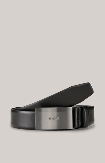Finely Grained Leather Belt in Black