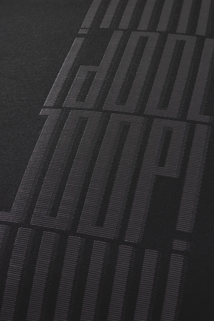 Leads to product detail page "Joop! fine"