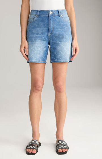 Denim Shorts in a Blue Washed Look