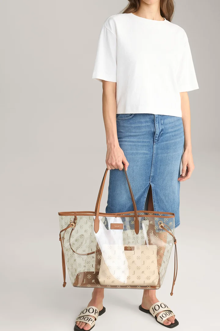 Leads to product detail page "Finestre Lara Shopper in Brown"