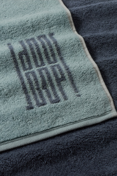 Führt zu Produktdetailseite „JOOP! BARS ALLOVER Duschtuch 80x150 cm, Aqua"