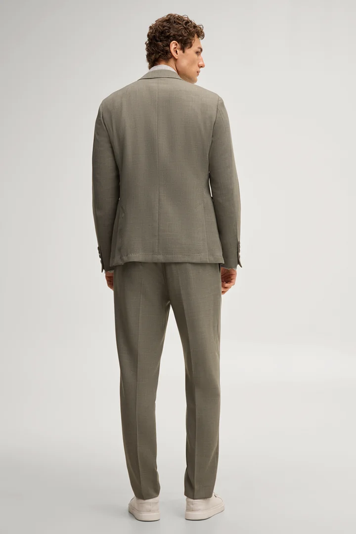 Prowadzi do strony produktu „Garnitur Heazy-Rennet w kolorze khaki"