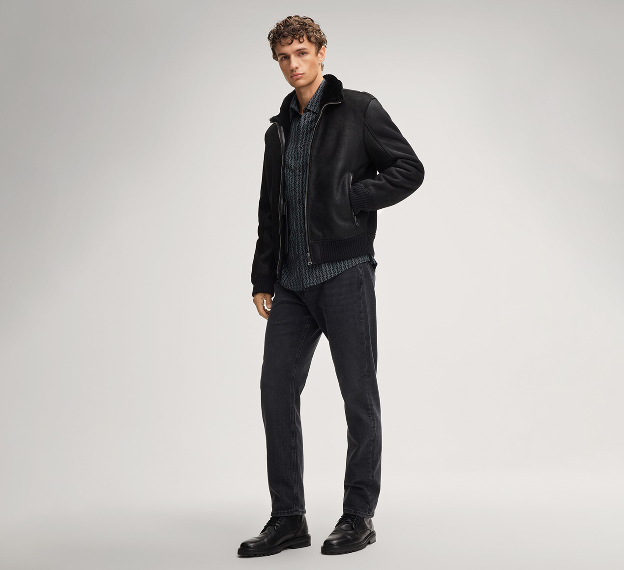 JOOP! präsentiert das Produkt <text> Hemd </text> Hanson in dunkelblau gemustert aus der Kategorie Hemden