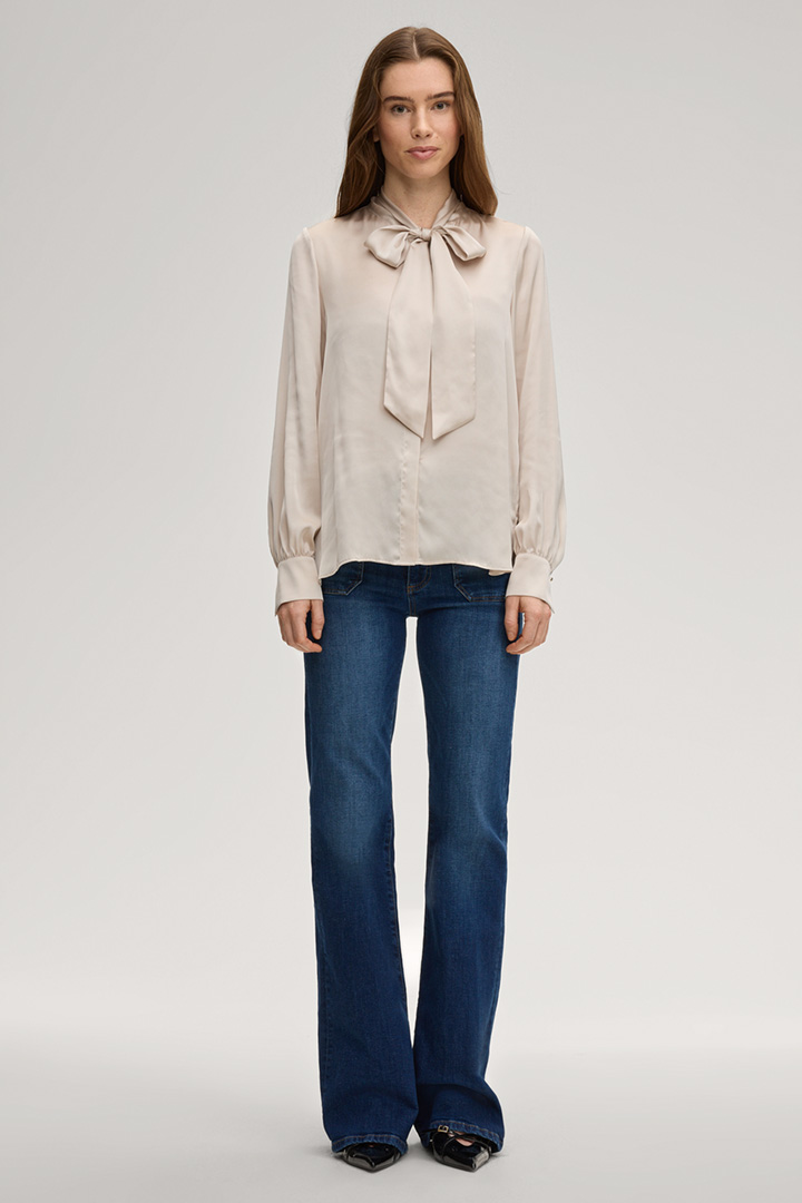 Führt zu Produktdetailseite „Satinbluse in Hellbeige"