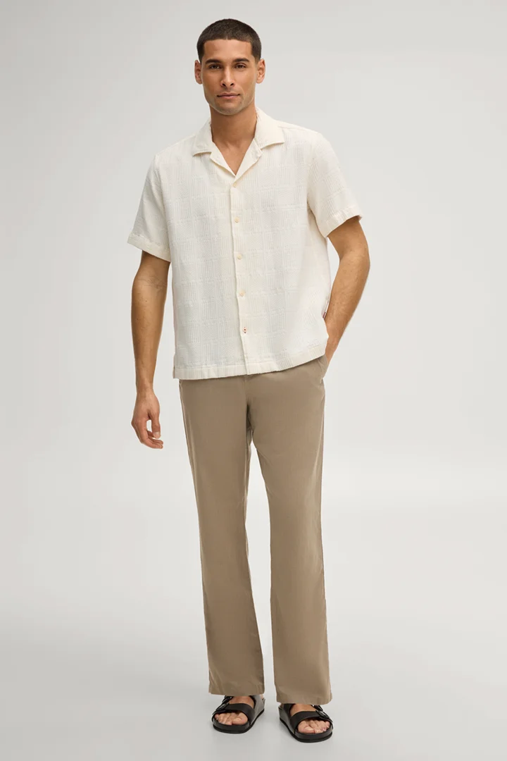 Leads to product detail page "Russell jogging bottoms in beige"