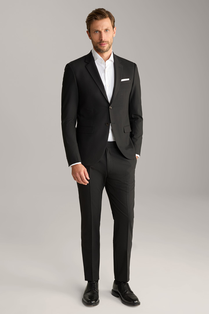 Leads to look detail page “Damon-Gun Modular Suit in Black”