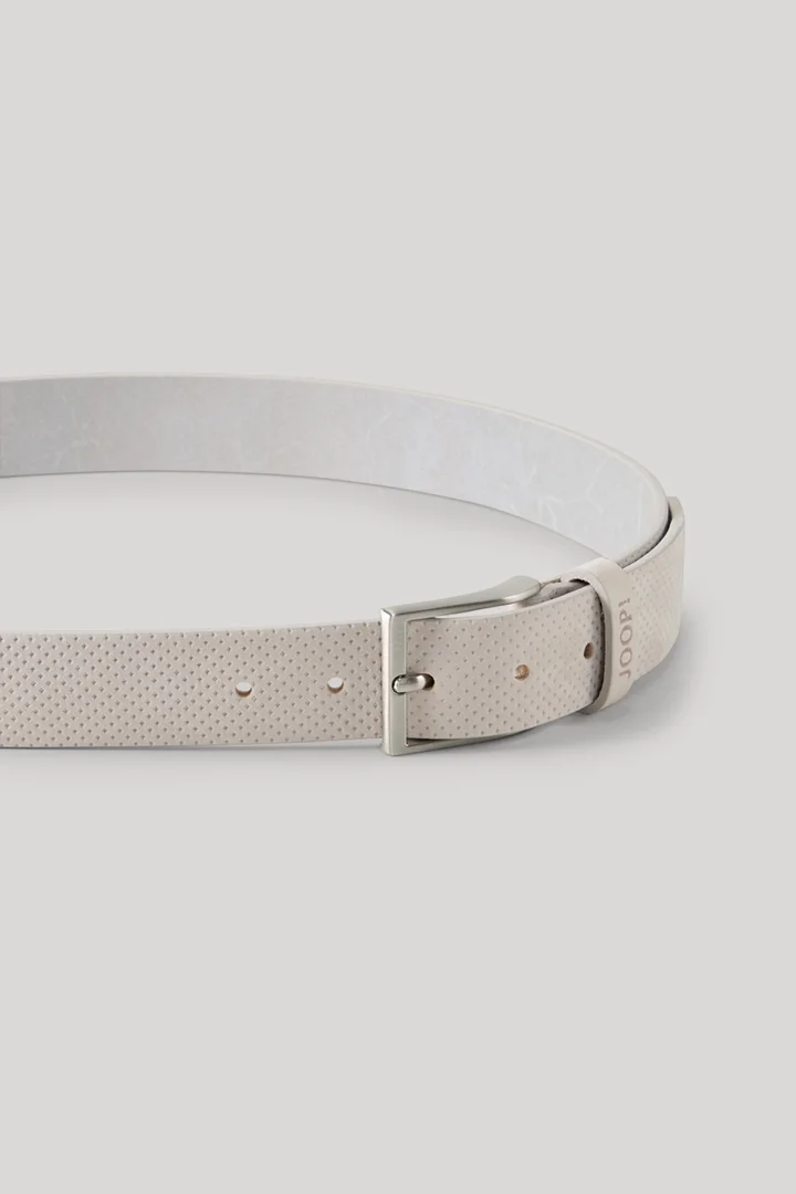 Leads to product detail page "Light grey leather belt"