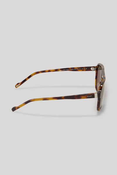 Leads to product detail page "Brown patterned sunglasses"