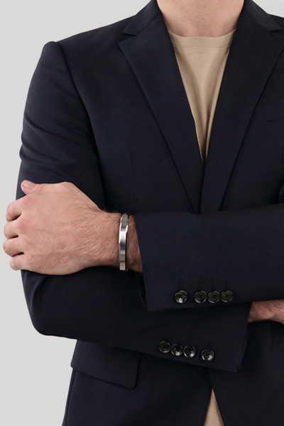 Leads to product detail page "Stainless steel bangle in silver"