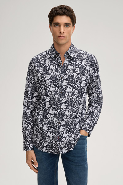 Hansen Shirt in a Dark Blue Pattern