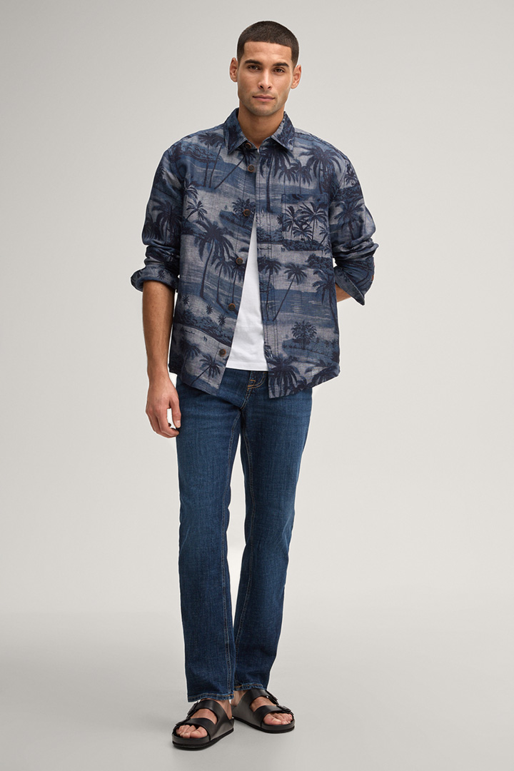 Leads to product detail page "Harvi shirt in navy patterned"