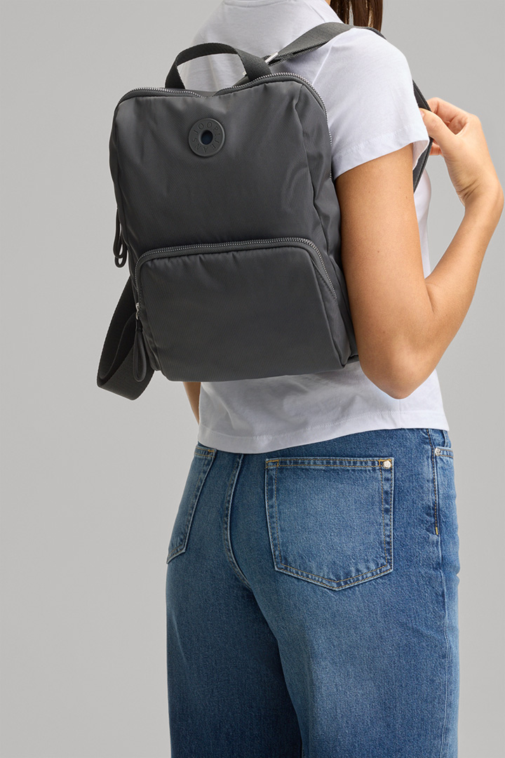 Führt zu Produktdetailseite „Rucksack Giocoso Nivia in Grau"