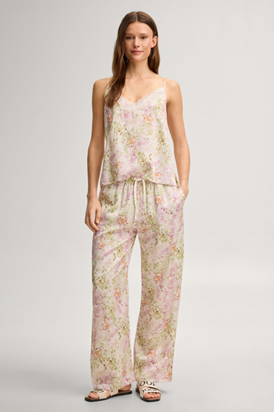 Leads to product detail page "Loungewear fabric trousers Wild Bloom in cream/rosé floral"