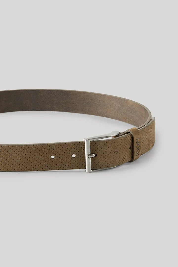 Leads to product detail page "Khaki leather belt"