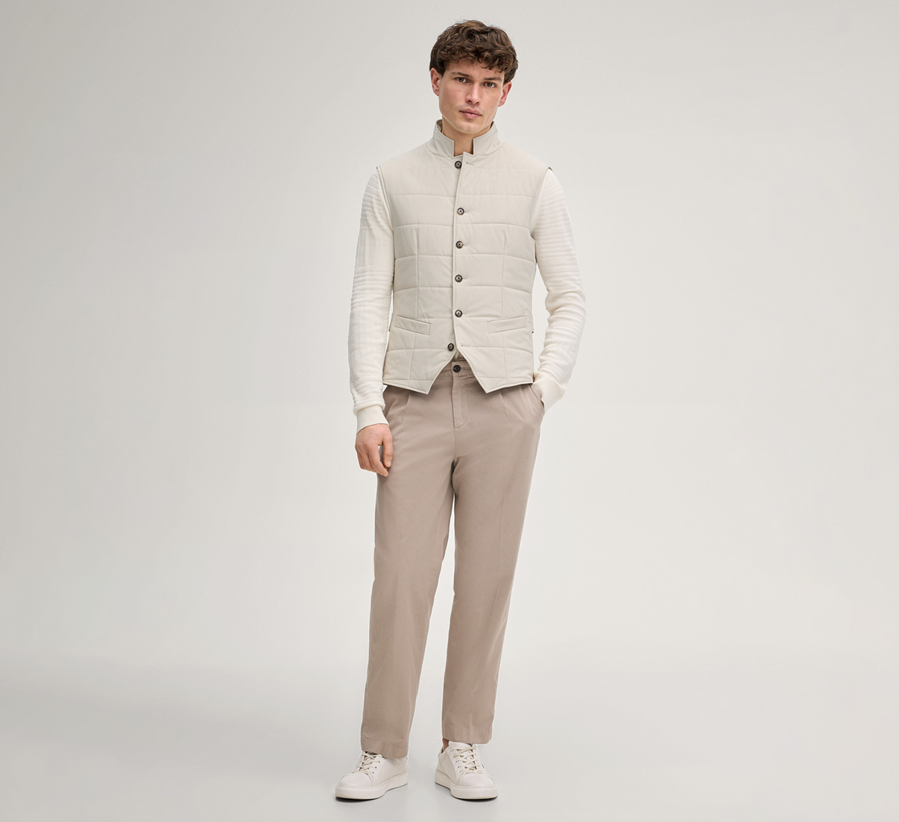 JOOP! präsentiert das Produkt Steppweste Winslow in Sand aus der Kategorie Jacken