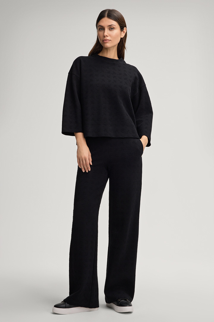 Leads to product detail page "Tasmibn Sweatpants in Black"