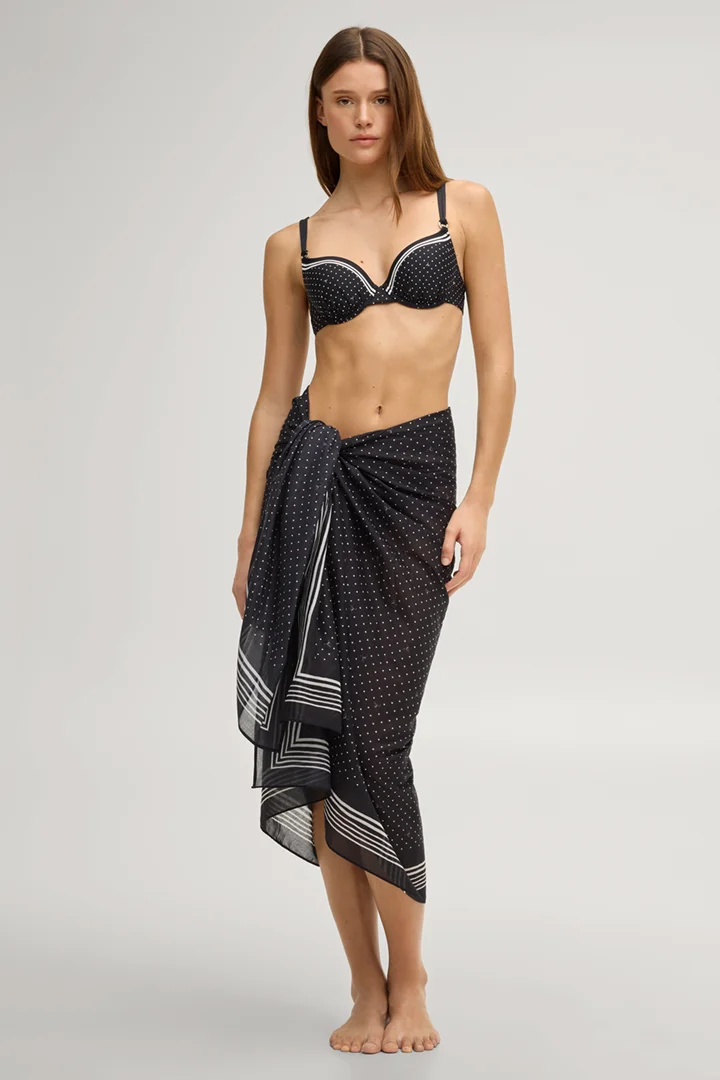 Leads to product detail page "Ironed bikini top in black and white polka dots"