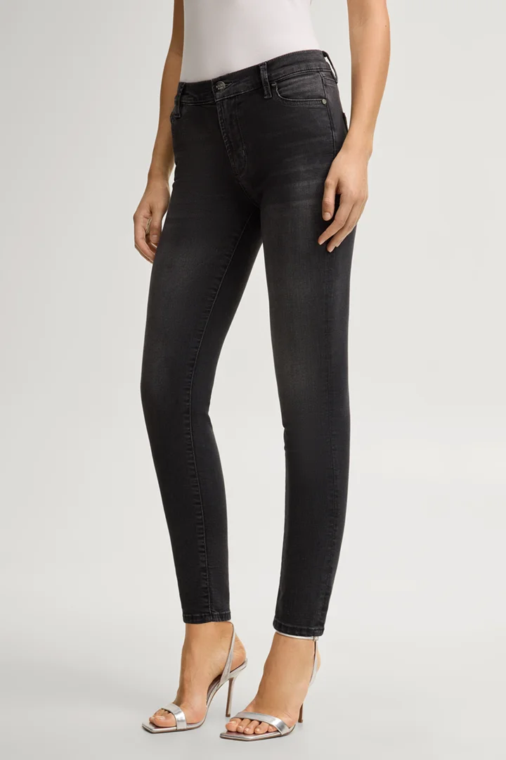 Führt zu Produktdetailseite „Slim Jeans Sol, mittlerer Bund"