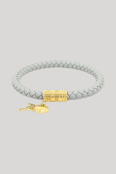 Führt zu Produktdetailseite „Armband aus Leder mit Logo-Herz-Anhänger in Hellgrau/Gold"