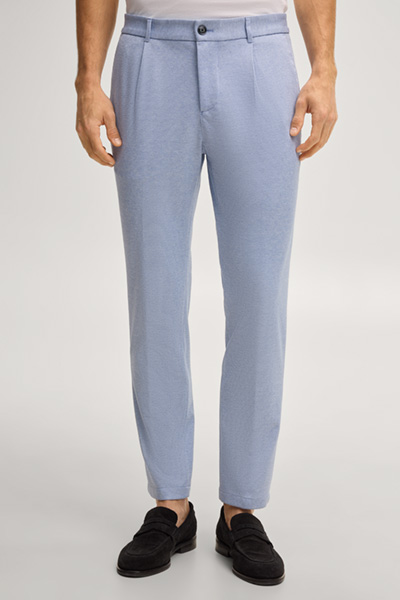 Führt zu Produktdetailseite „Bundfaltenhose Lester in Hellblau"