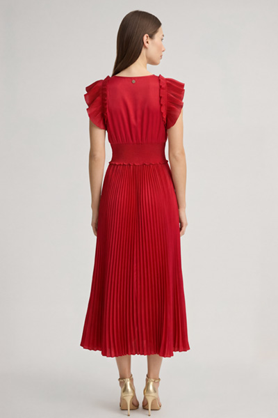 Führt zu Produktdetailseite „Plisseekleid Dilia in Rot"