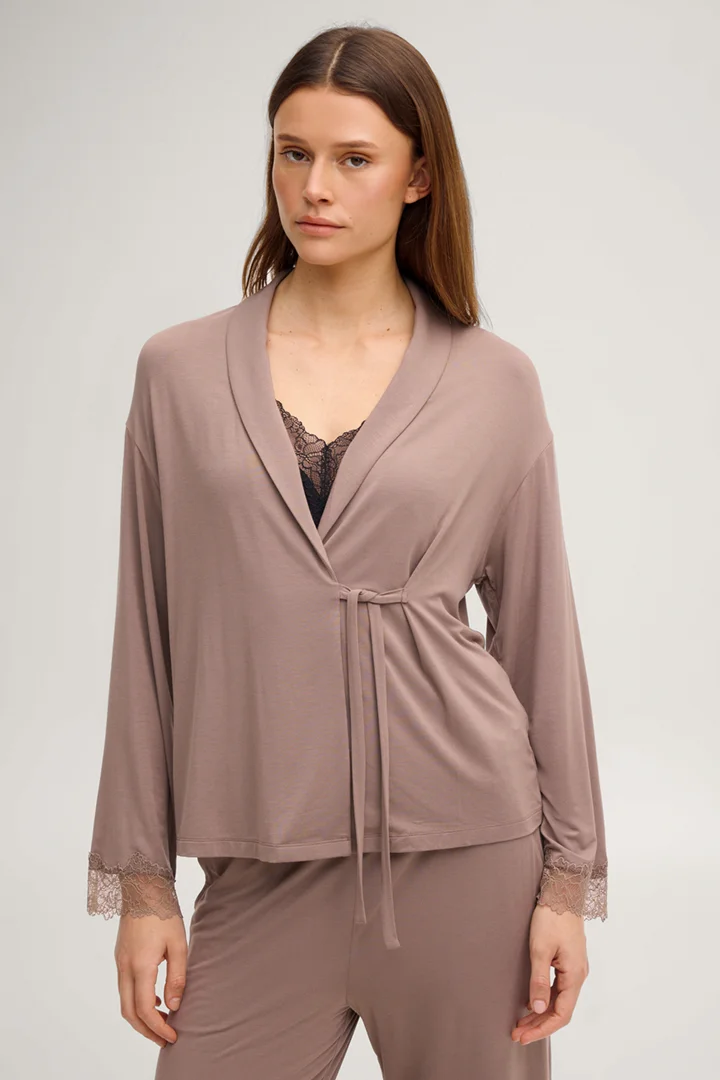Leads to product detail page "Loungewear Cardigan Grace in brown"