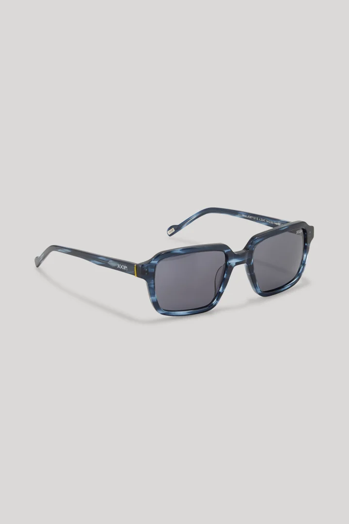 Leads to product detail page "Blue sunglasses"