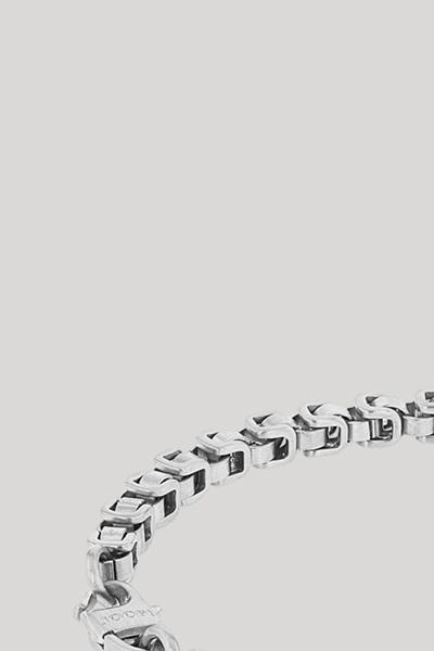 Leads to product detail page "Stainless steel curb chain in silver"