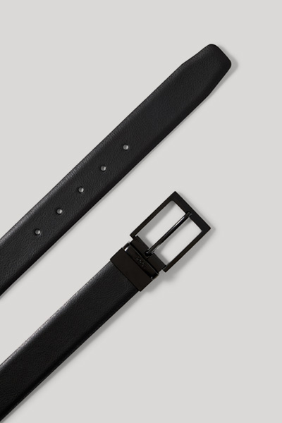 Leads to product detail page "Navy leather belt"