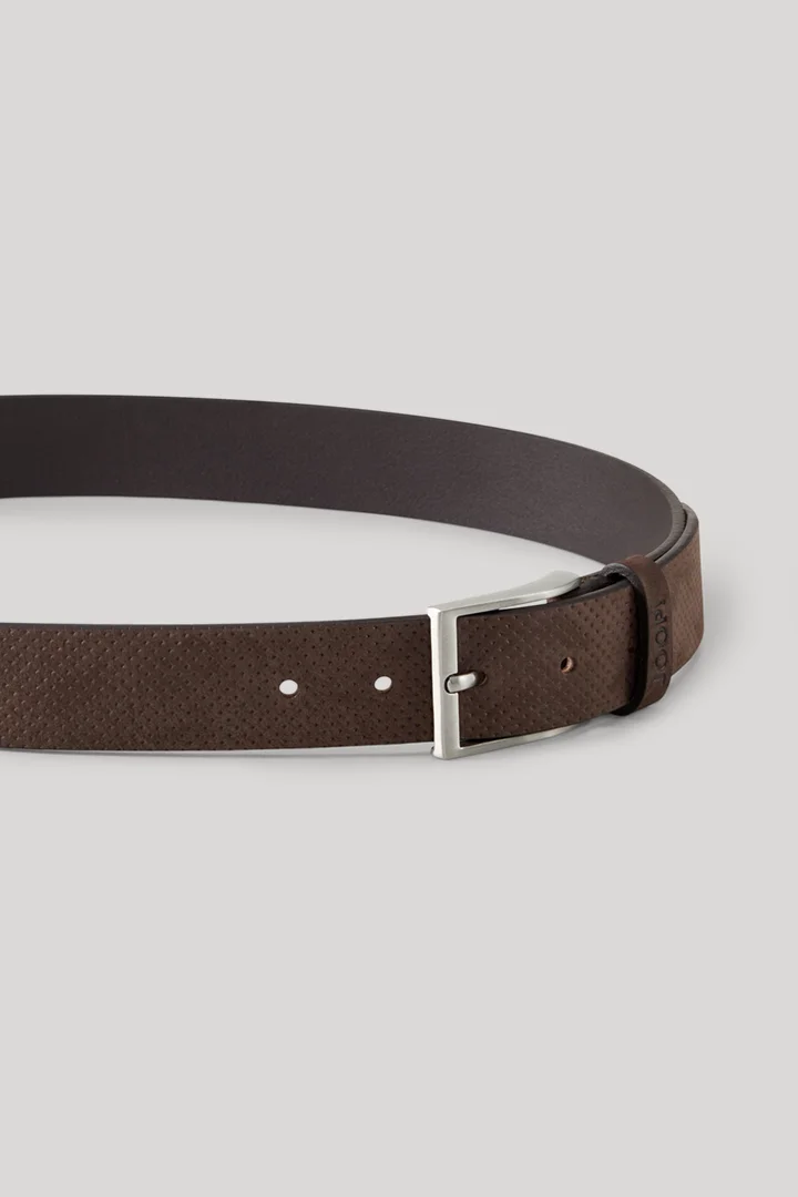 Leads to product detail page "Dark brown leather belt"
