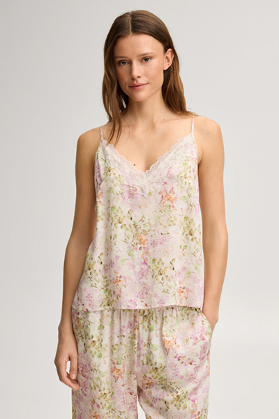 Leads to product detail page "Loungewear top camisole in cream/rose floral"