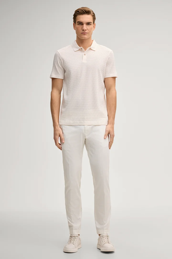 Führt zu Produktdetailseite „Poloshirt Jorge in Offwhite strukturiert"