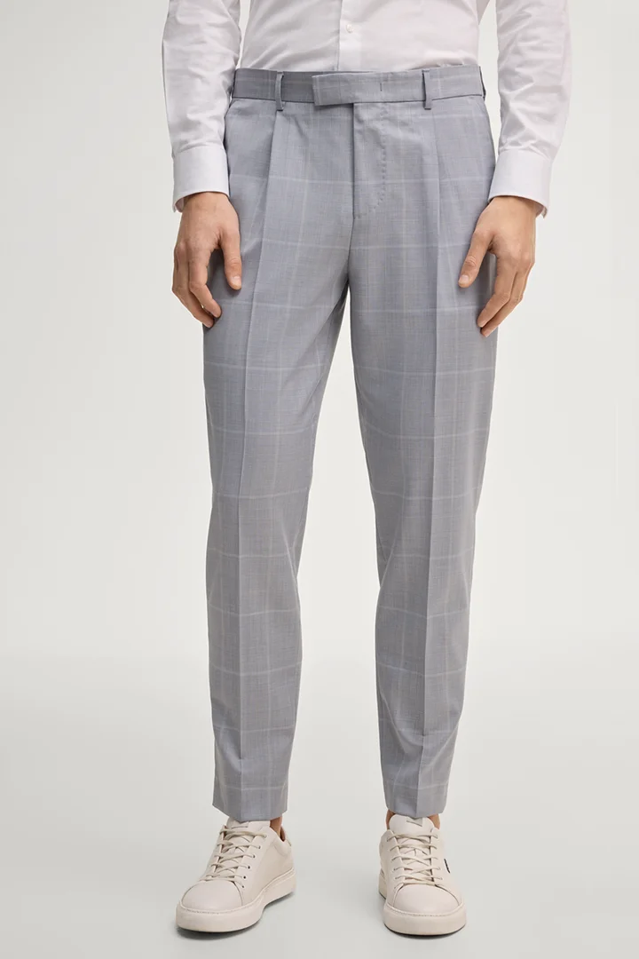 Führt zu Produktdetailseite „Baukasten Anzughose Rennet in Hellblau kariert"